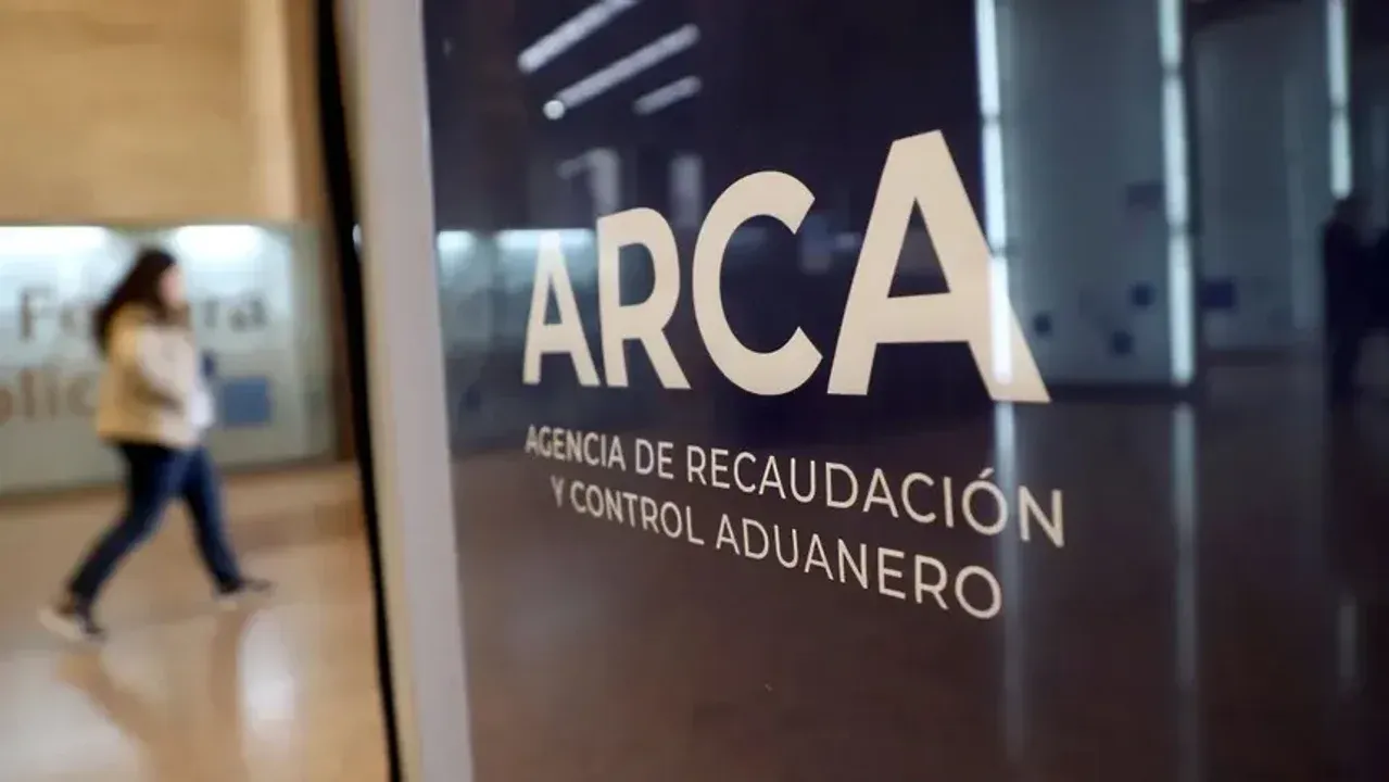 Alerta por una estafa que suplanta a ARCA y roba datos bancarios